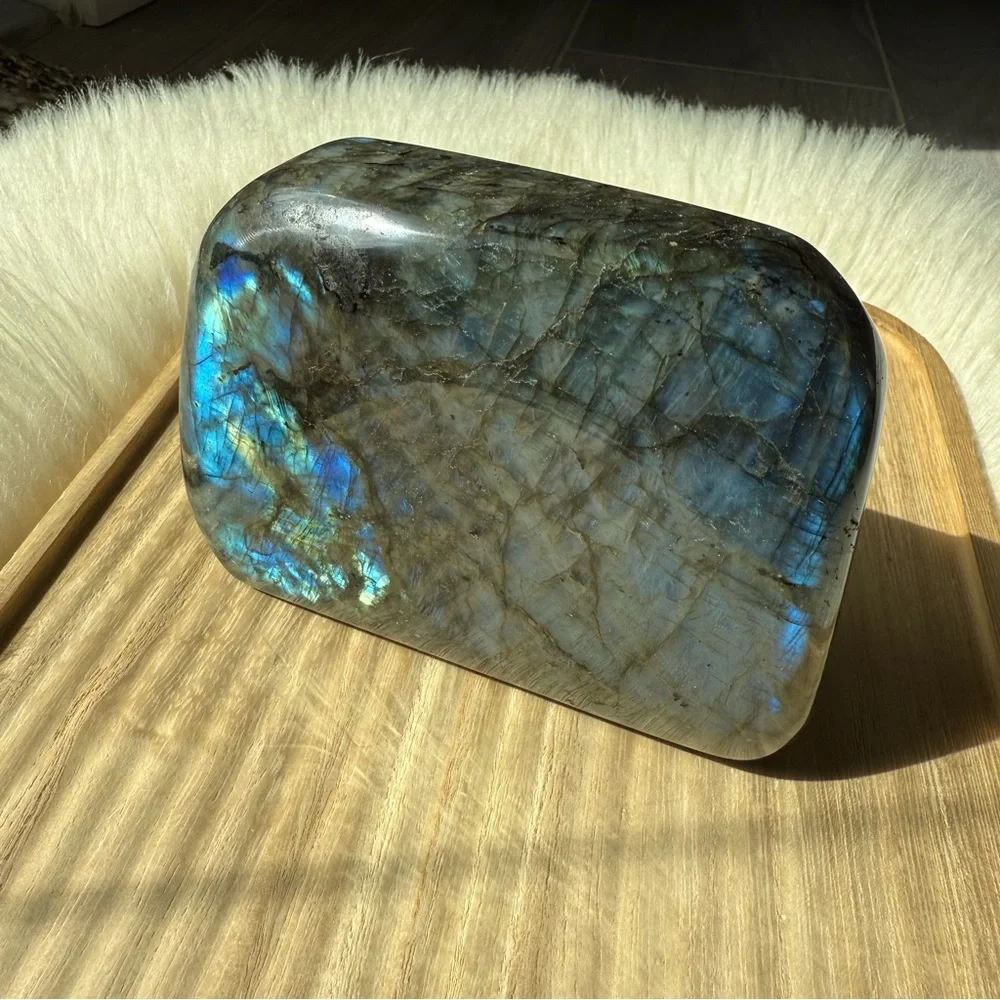 Madagascar Labradorite Polished Stone - Picture 4 of 5